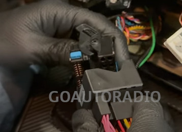 câble optique sur prise principale pour l'installation écran Android BMW E90