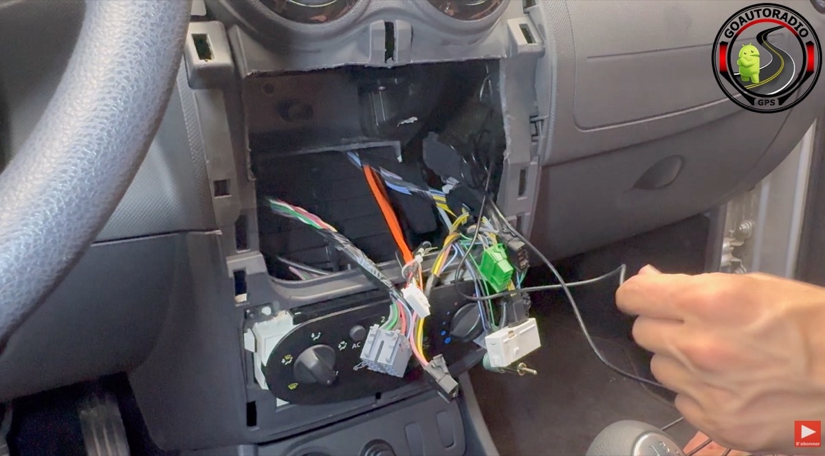 Autoradio Android Dacia Duster 1 - Positionnement de l’antenne 4G pour autoradio Android Dacia Duster 1