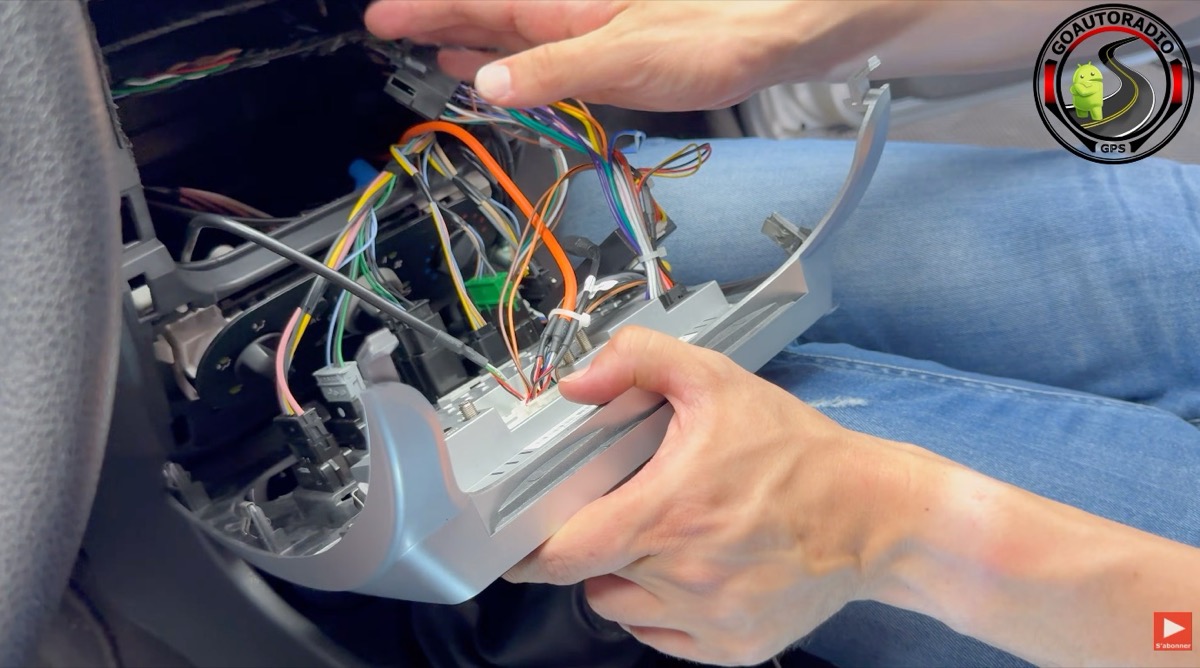 Autoradio Android Dacia Duster 1 - Branchement des antennes GPS et 4G sur autoradio Android Dacia Duster 1