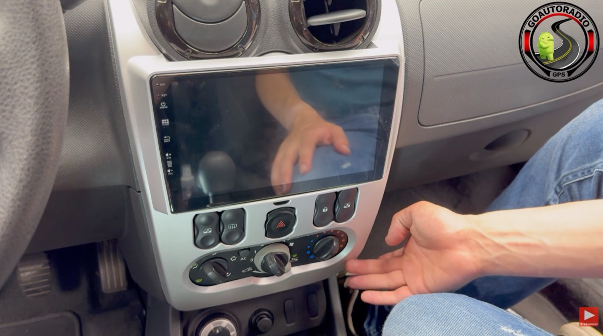 Autoradio Android Dacia Duster 1 - Façade remontée avec autoradio Android sur Dacia Duster 1