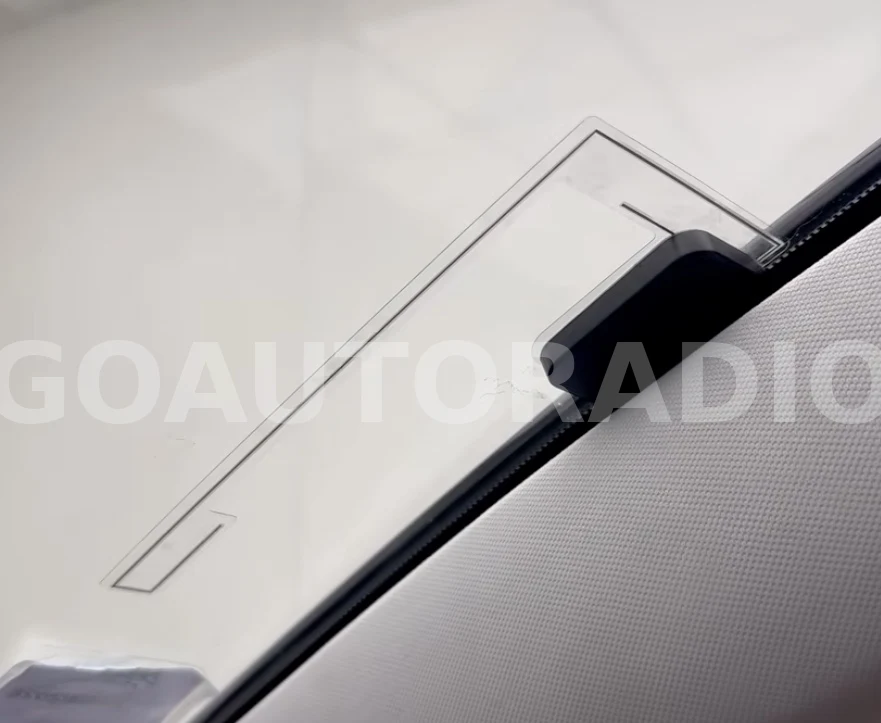 Antenne DAB+ correctement fixée sur le pare-brise