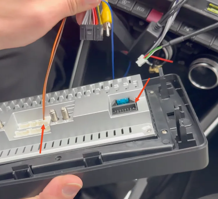 Branchement du faisceau et boîtier CANBUS pour autoradio Dacia Duster 2