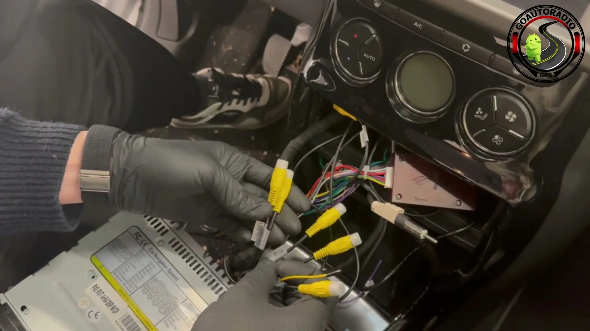 Connexion câble RCA jaune caméra de recul sur adaptateur autoradio C3 DS3