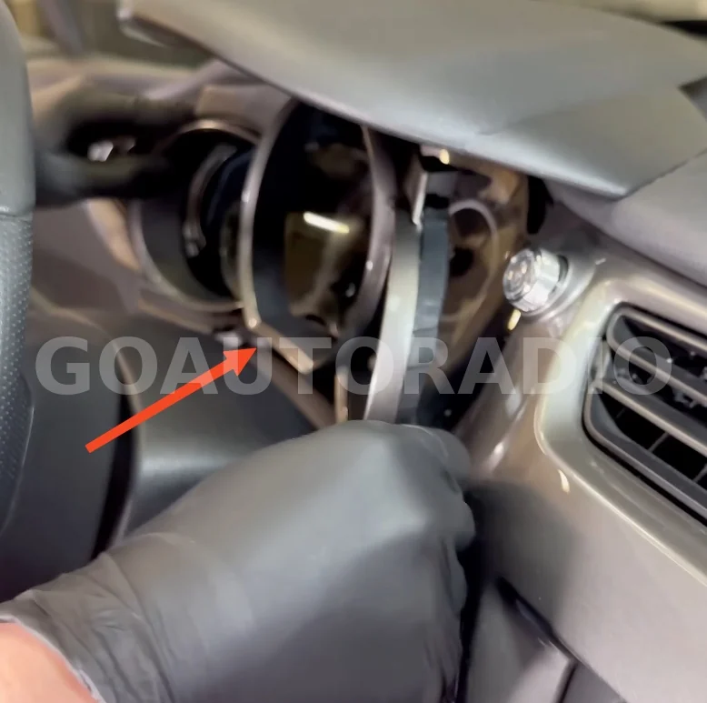 Démontage du cache sous compteur sur Citroën C3 et DS3