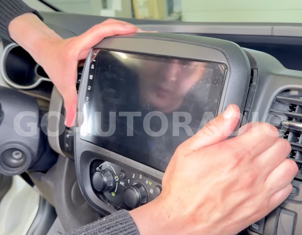 Installation finale de l’autoradio Android Apple CarPlay Renault Trafic 3