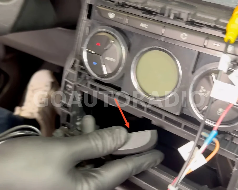 Installation du vide-poche sous autoradio Citroën C3 et DS3