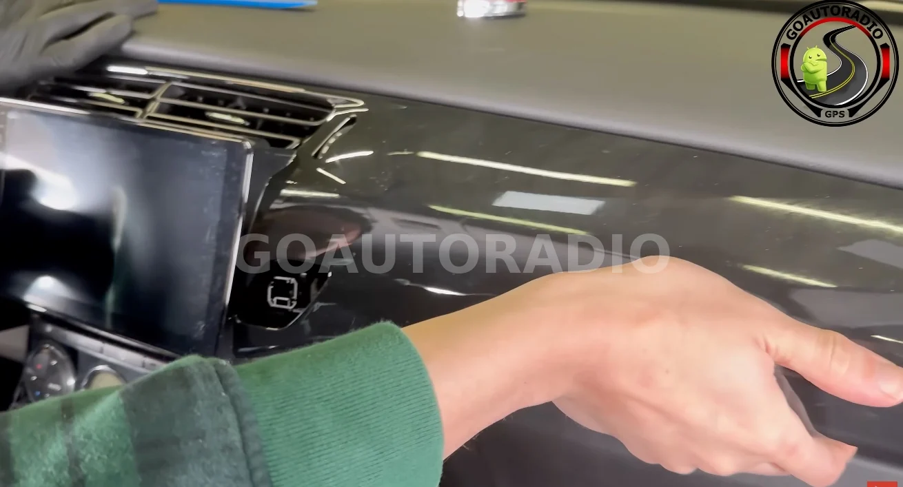 Installation finale du vide-poche sur Citroën C3 et DS3
