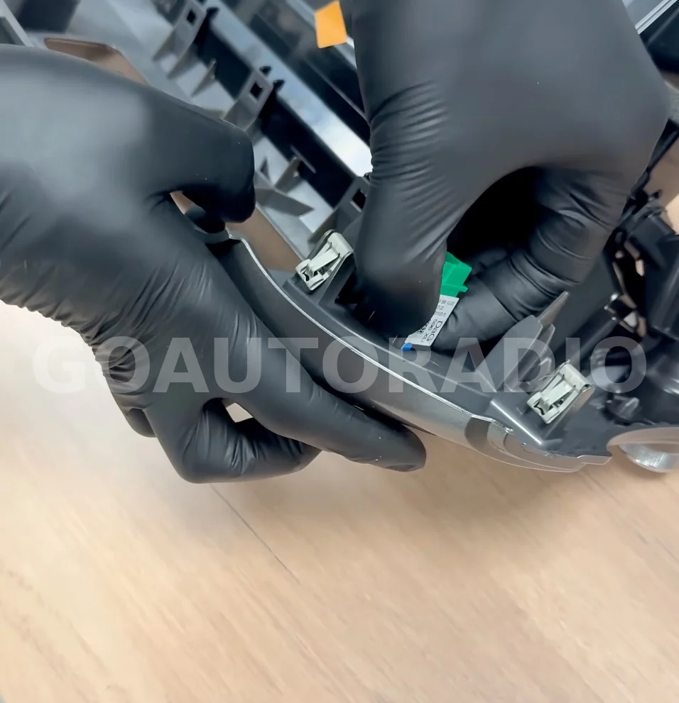 Retrait du connecteur bouton warning Citroën C3 et DS3