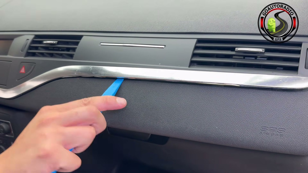 Autoradio Android Citroën C5 - démontage de la façade
