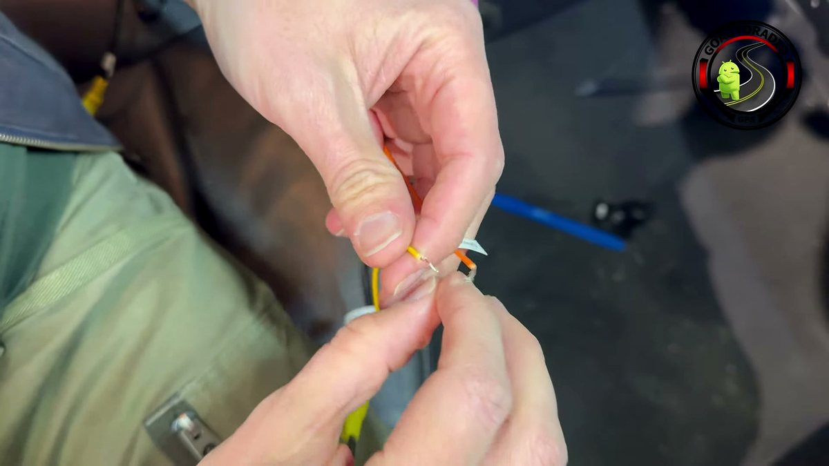Fil d'alimentation de la caméra de recul Audi Q5 avant raccordement