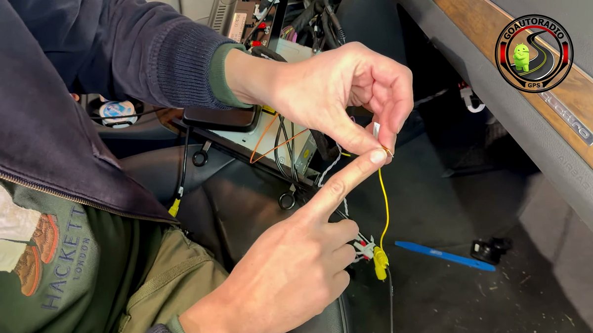 Isoler le branchement d'alimentation de la caméra de recul Audi Q5