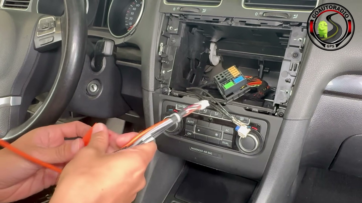 Autoradio Android Golf 6 - passage antenne 4G sous volant