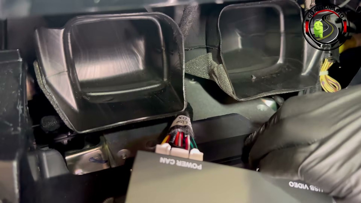 Connecteur Power CAN du boîtier CarPlay Android Auto Toyota C-HR