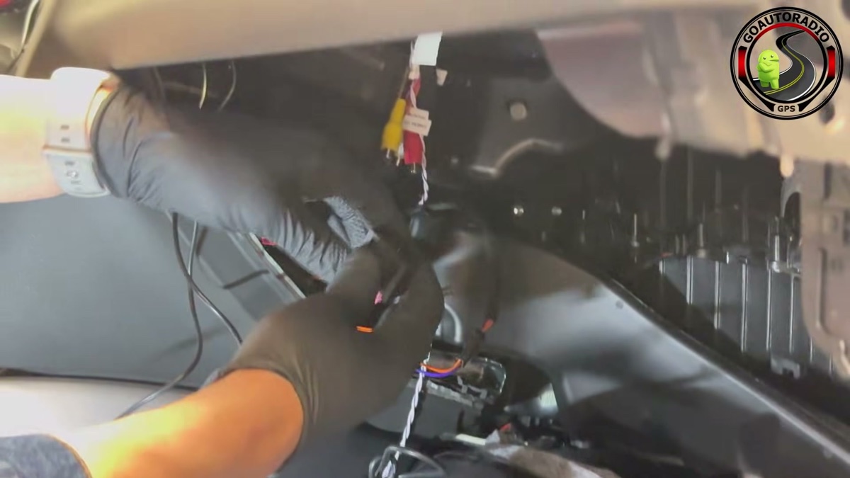 Faisceau plug and play de l'autoradio Android Audi Q5 raccordé au système d'origine