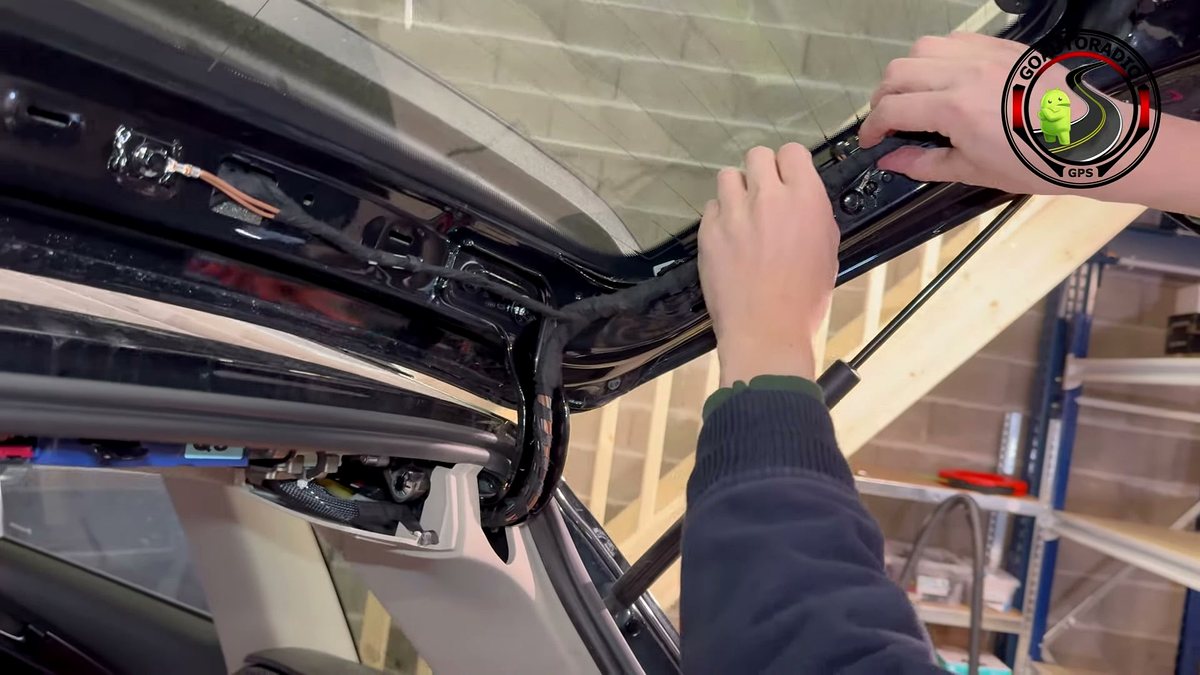 Câble de caméra de recul guidé en haut du hayon Audi Q5