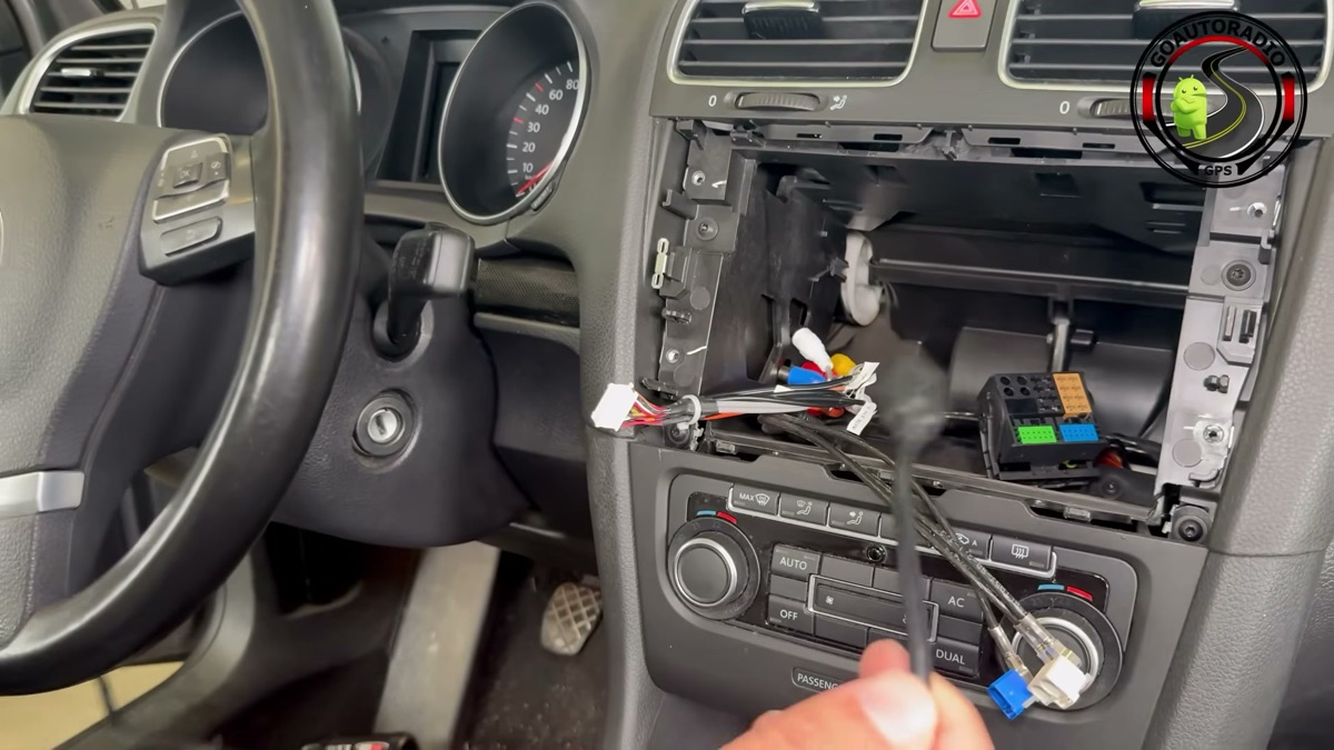 Autoradio Android Golf 6 - câble USB boîte de rangement