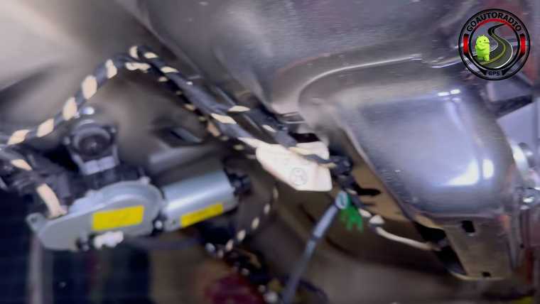 Branchement alimentation et vidéo caméra de recul Volkswagen Tiguan