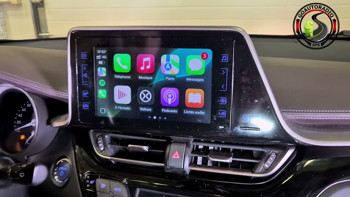 CarPlay sans fil affiché sur l'écran d'origine Toyota C-HR
