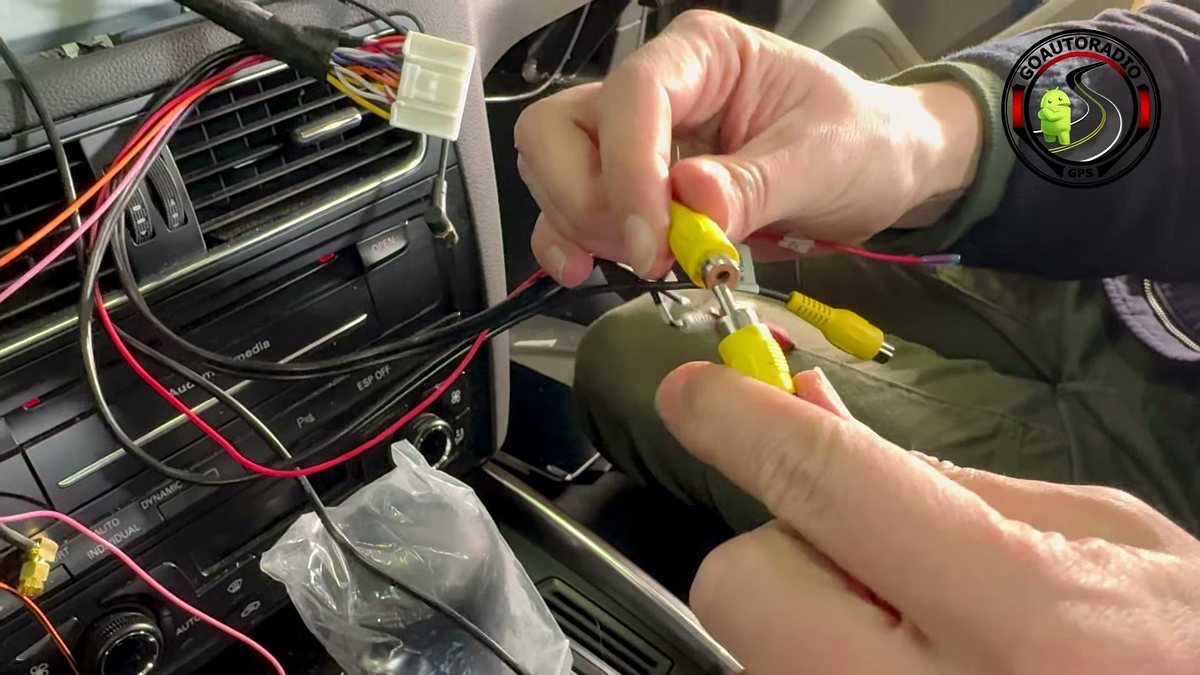 Raccord RCA jaune de la caméra de recul vers l'écran Android Audi Q5
