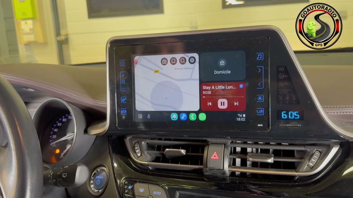 Android Auto sans fil affiché sur l'écran d'origine Toyota C-HR