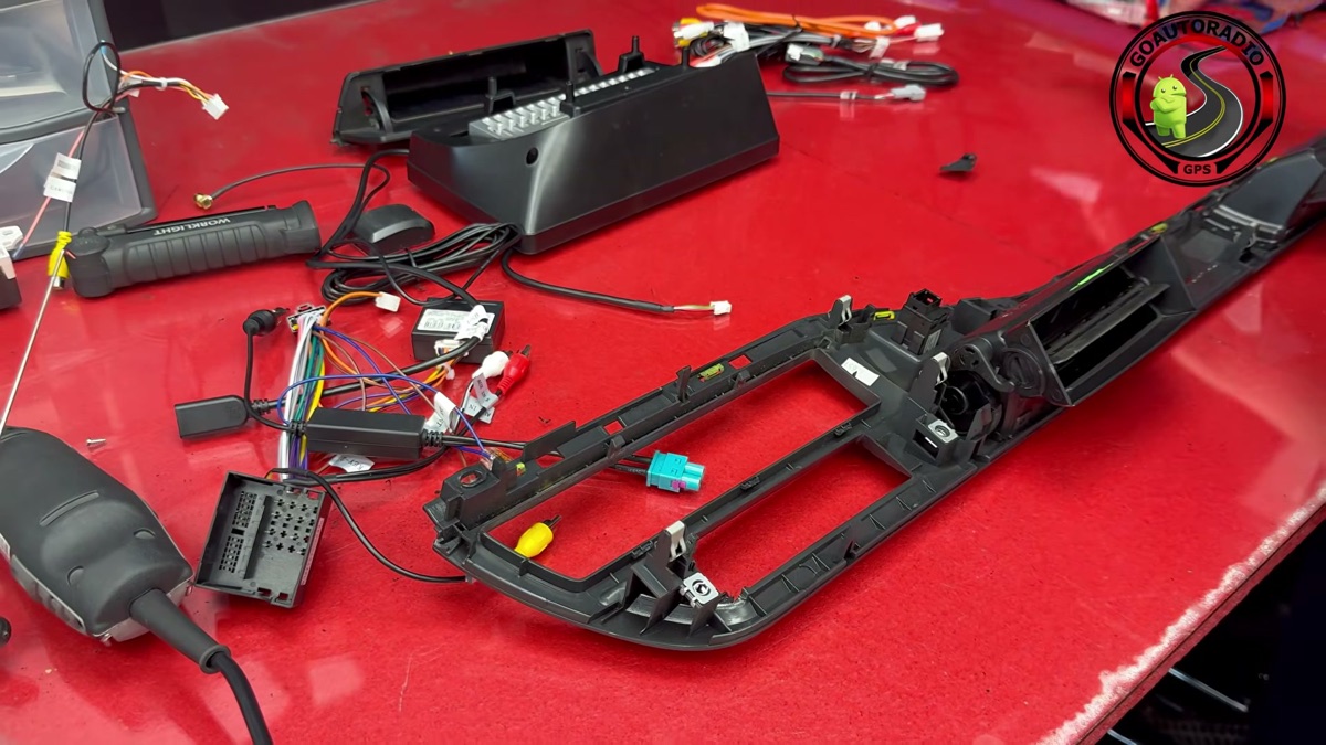 Autoradio Android Citroën C5 - fixation de l'écran