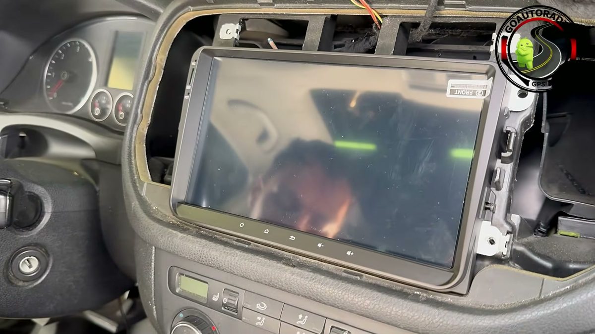 Écran branché avant remontage autoradio Android Volkswagen Tiguan Golf Plus
