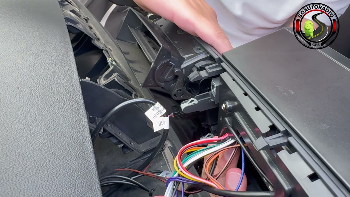 Autoradio Android Citroën C5 - remontage de l'écran