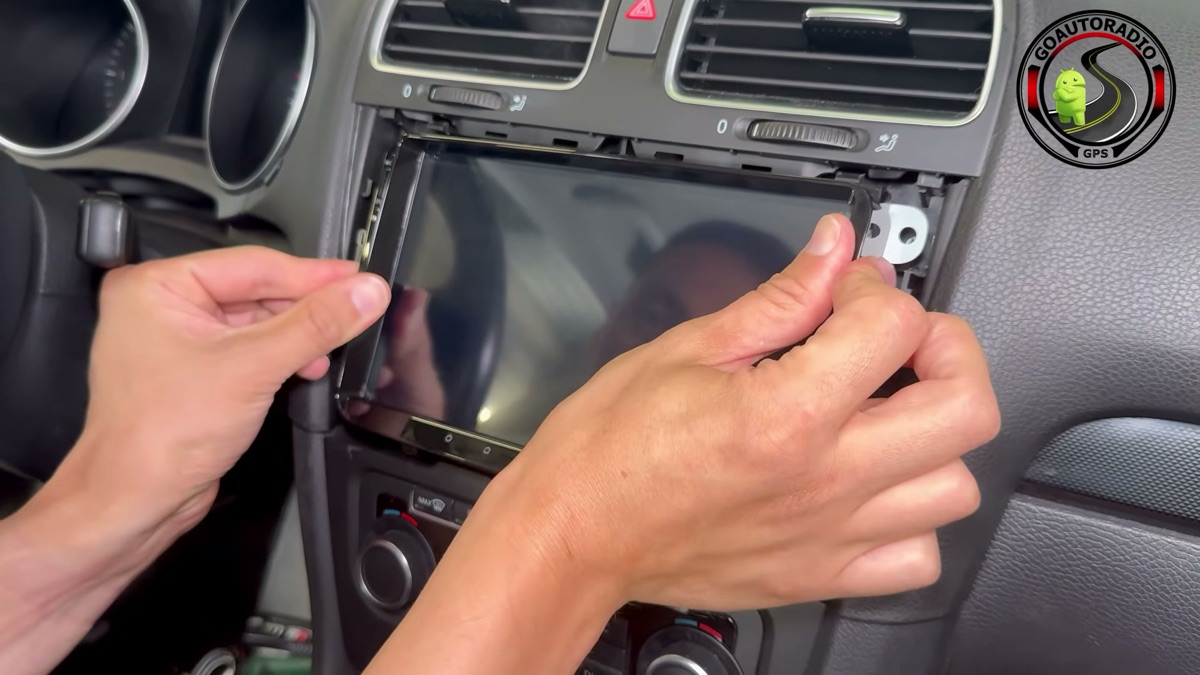Autoradio Android Golf 6 - insertion tableau de bord