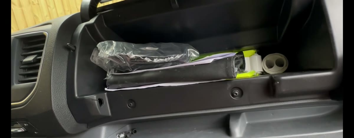 Dépose vis rangement démontage autoradio Android Peugeot Expert Citroën Jumpy