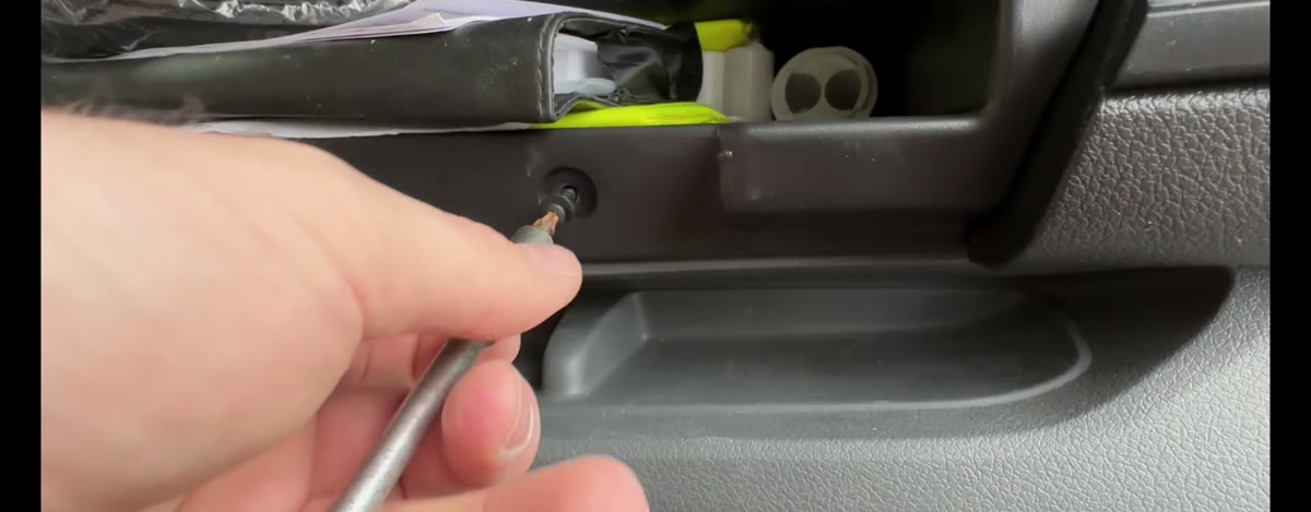 Retrait rangement droit démontage autoradio Android Peugeot Expert Citroën Jumpy