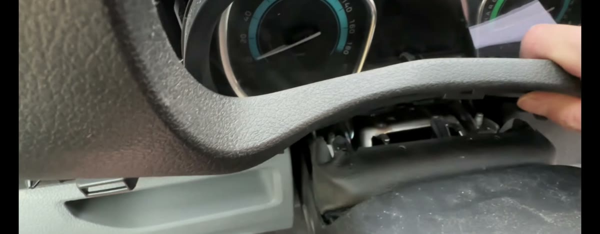 Passage outil bas façade démontage autoradio Android Peugeot Expert Citroën Jumpy