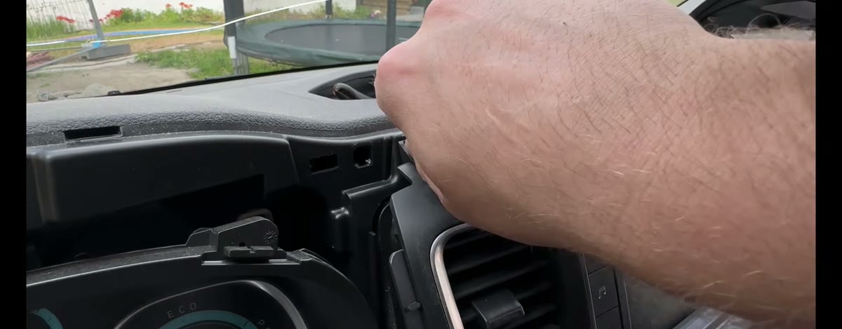 Dépose vis fixation écran démontage autoradio Android Peugeot Expert Citroën Jumpy