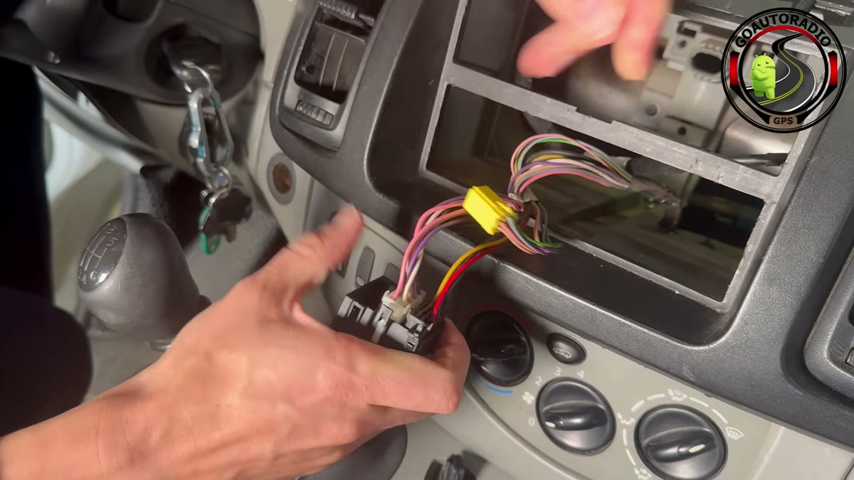 Prises commandes au volant autoradio Android Renault Trafic 2