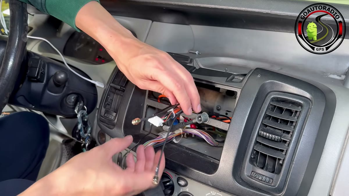 Port USB ajouté autoradio Android Renault Trafic 2