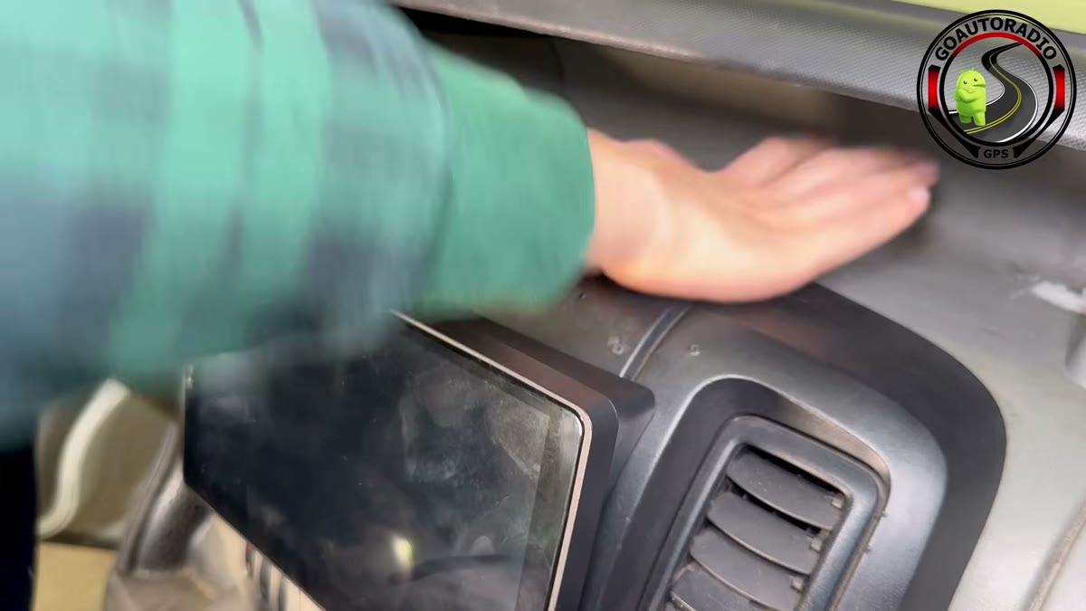 Remise cache origine autoradio Android Renault Trafic 2